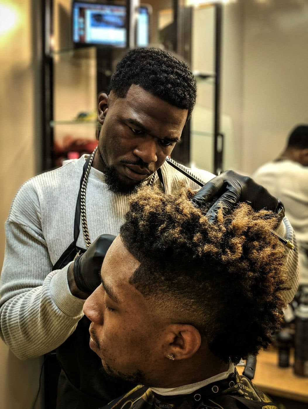 Barbier au travail